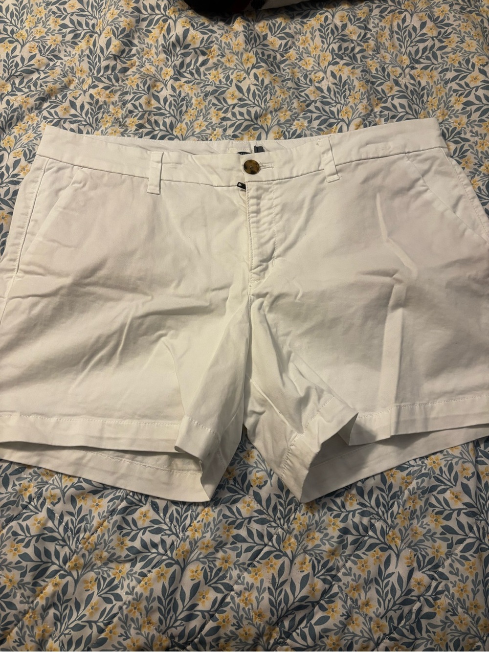 Old Navy White Cotton Chino-Style Women's Shorts
